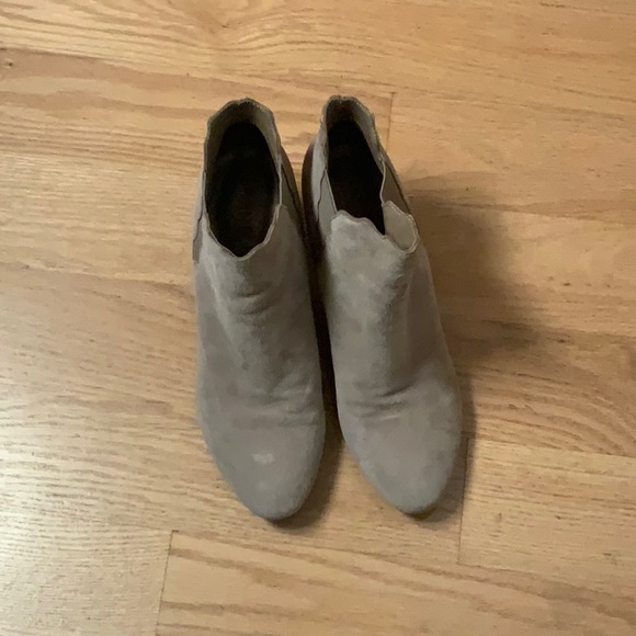 Vaneli Women’s ankle boots, size 7N - Picture 6 of 8